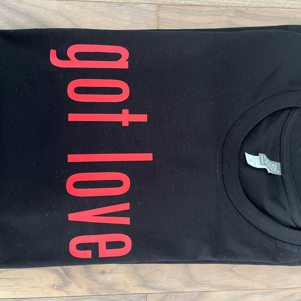 NWOT Got Love? T-Shirt - Picture 5 of 9